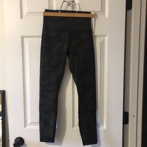 Lululemon Wunder Under HR tight 25”. Size 4. New with tags, never worn.